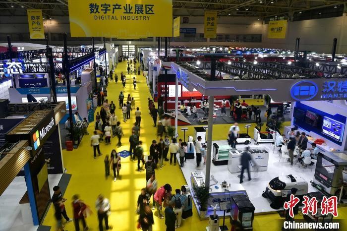 遇见福建：“五一”假期首日畅游数字“海洋” E3b0jsS217kf37sWjpg