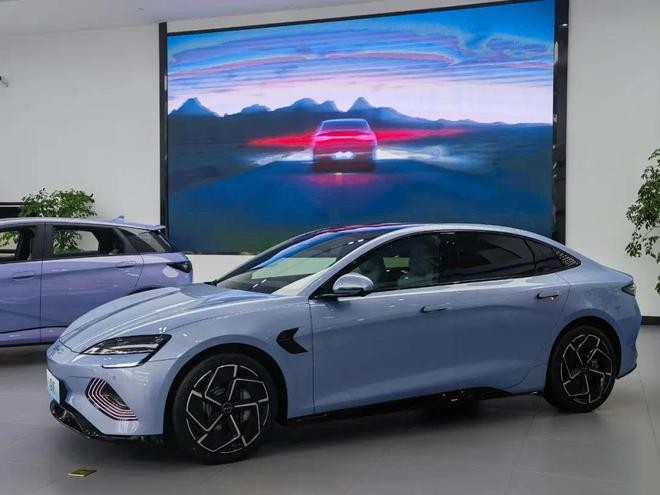 不惧挑战，比亚迪海豹的“新攻势” pIcVnV5i7PvdZd2Mjpg