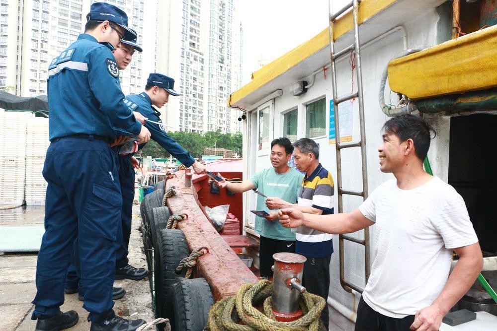 休渔期间违规出海，深圳海警：查！ PtaZZtsQZtwi0IQtjpg