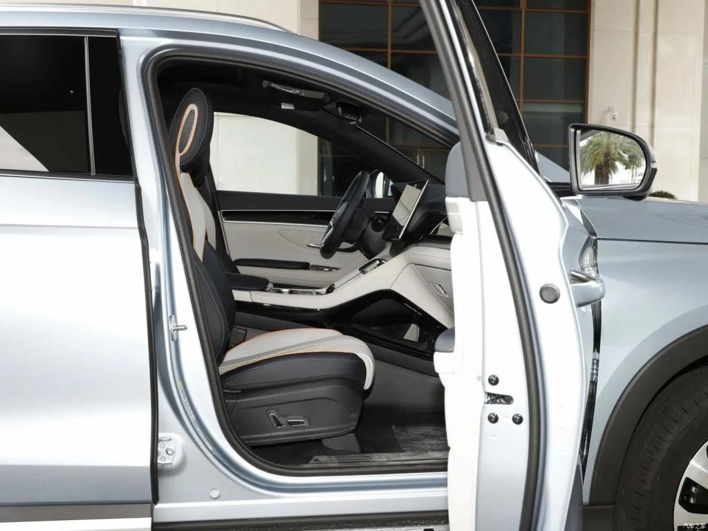 比亚迪宋 PLUS 冠军版！全新前脸更犀利！价格有望更便宜？！ dsG9lxGG9g28Gjsljpg